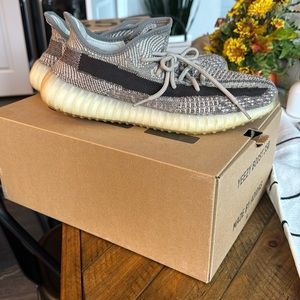 YEEZY 350 V2 - ASRIEL